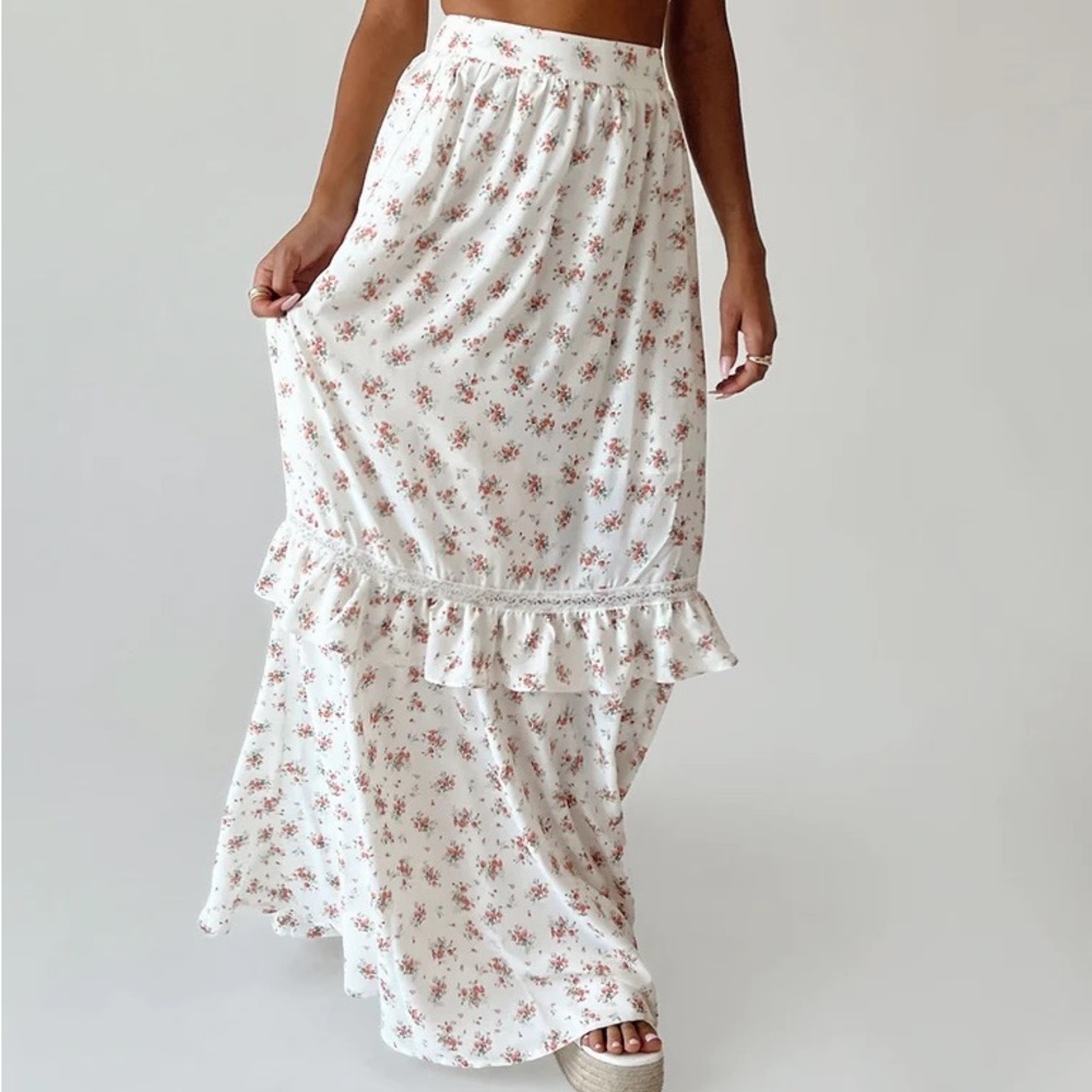Princess Polly White Maxi Skirt with Pink Floral Print - Picture 4 of 4